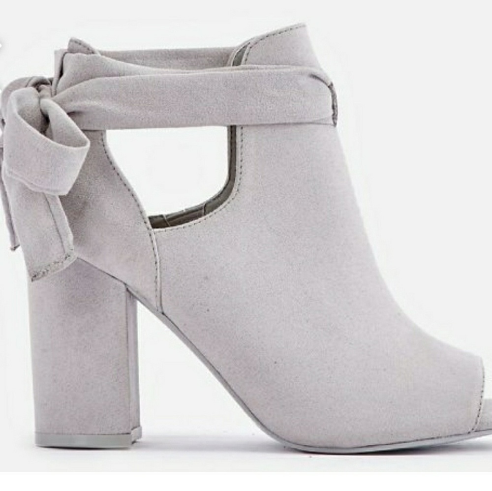 Bowa Tie Dress Sandals size 8.5 in Grey
